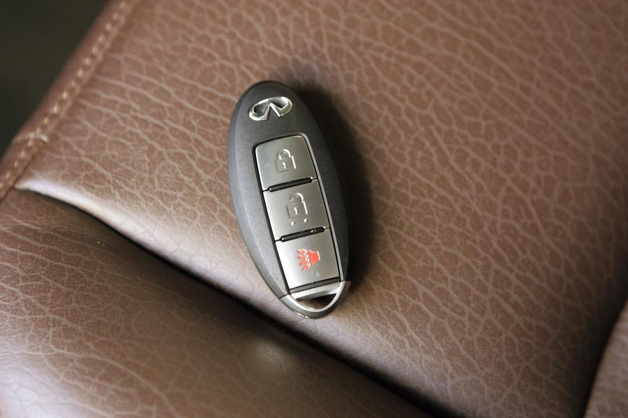  Infiniti FX45 2006 года  (фото 74 из 99)